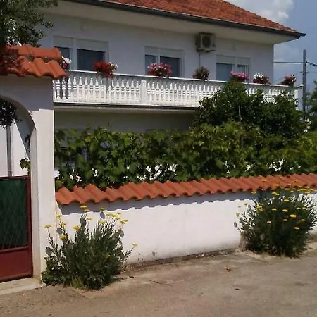 Josini Dvori Biograd Na Moru