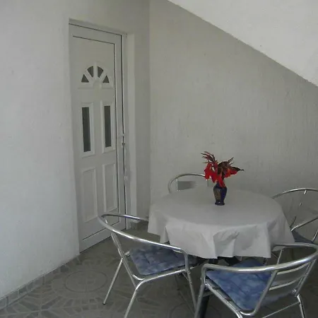 Josini Dvori *